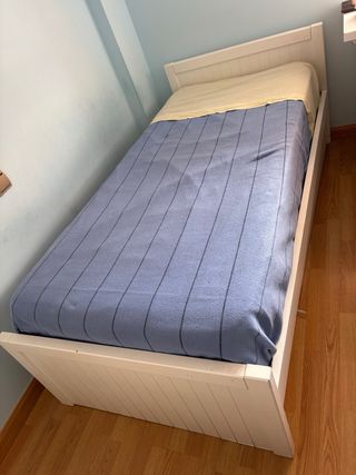 Estructura de cama nido, un colchon y un somier