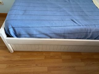 Estructura de cama nido, un colchon y un somier