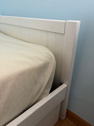 Estructura de cama nido, un colchon y un somier