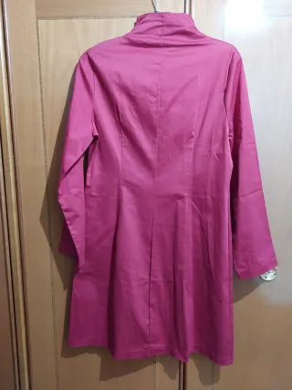 Vestido rojo con cremalleras