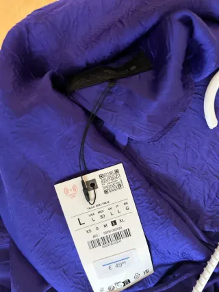 Vestido largo satinado con aplique dorado Zara L