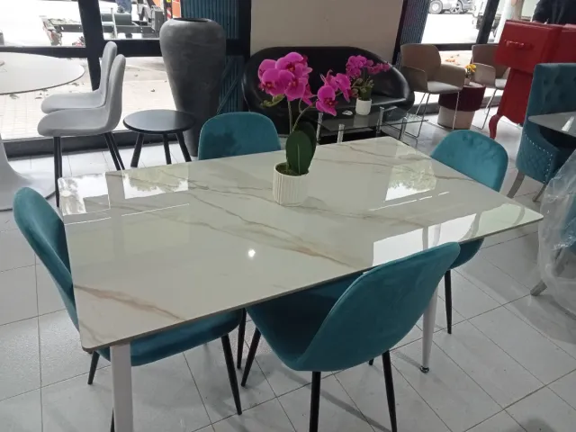 Mesa de comedor tipo mármol blanco