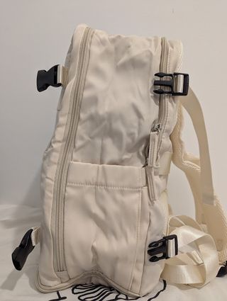 Mochila de viaje con bolsa de vacío beige
