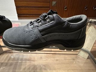 Se vende botas de seguridad Mon to Fri nuevas