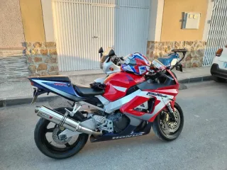 Honda CBR 922 RR Sportbike Roja y Blanca