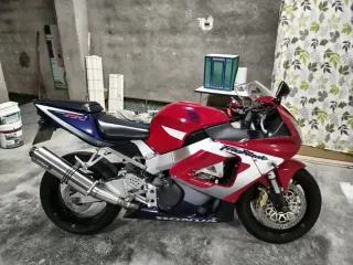 Honda CBR 922 RR Sportbike Roja y Blanca