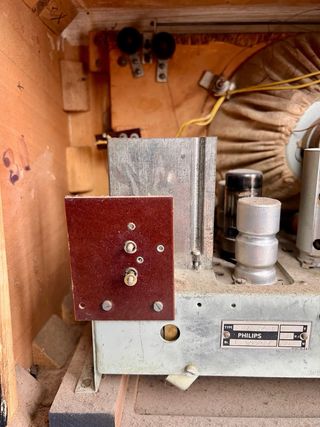 Radio de válvulas Philips BX 594 A