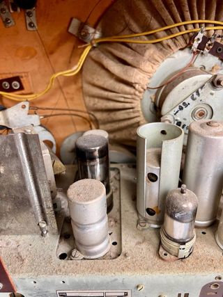 Radio de válvulas Philips BX 594 A