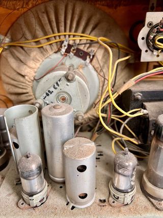 Radio de válvulas Philips BX 594 A