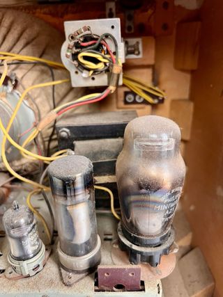 Radio de válvulas Philips BX 594 A