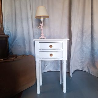 MESILLA DE NOCHE AGATHA.