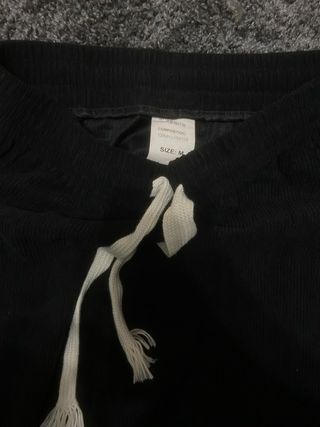 Pantalon de pana negro con goma ajustable