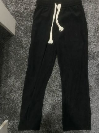 Pantalon de pana negro con goma ajustable