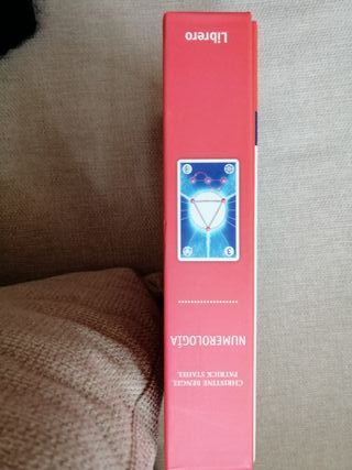 Libro numerología con cartas y estuche.