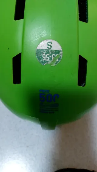 Casco esquiar color verde.  Talla S