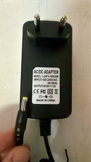 Fuente alimentación de 9V 3A con centro positivo
