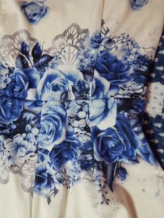 Tuta corta a fiori blu, tg. S / M. Nuova.