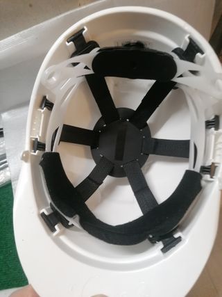 Casco y gafas de seguridad