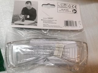 Casco y gafas de seguridad