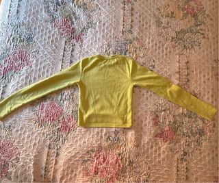 Top verde/amarillo fosforito.