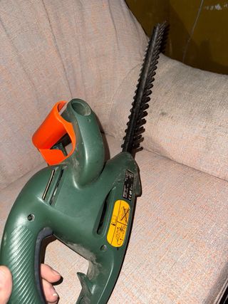 Corta setos Black+Decker 41cm GT251