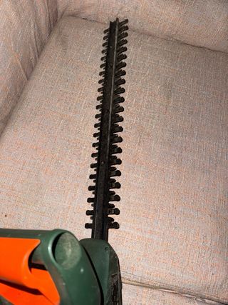 Corta setos Black+Decker 41cm GT251