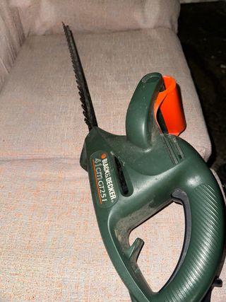 Corta setos Black+Decker 41cm GT251