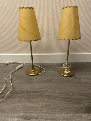 Lámparas de mesilla de noche. Pantallas pergamino.