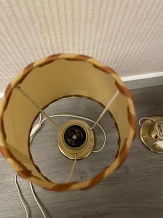 Lámparas de mesilla de noche. Pantallas pergamino.