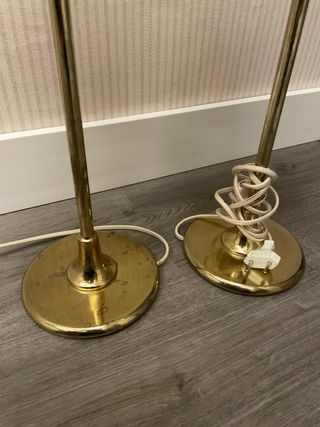 Lámparas de mesilla de noche. Pantallas pergamino.