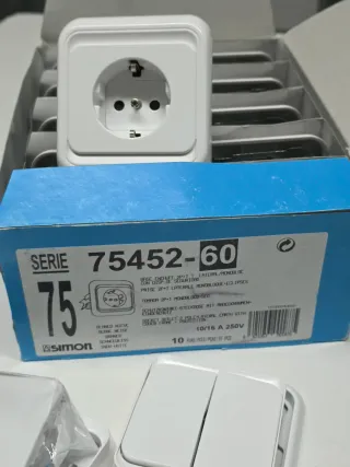 Interruptores y enchufes Simón 75