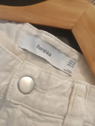 Pantalón blanco bershka