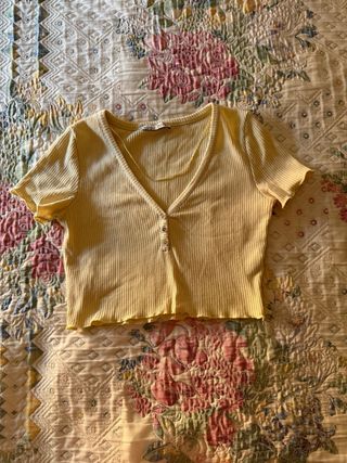 Crop top amarillo escote triangular