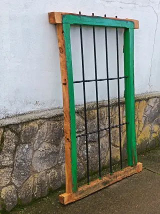 Reja antigua siglo XVIII  : 170 x 110 x 10 aprox