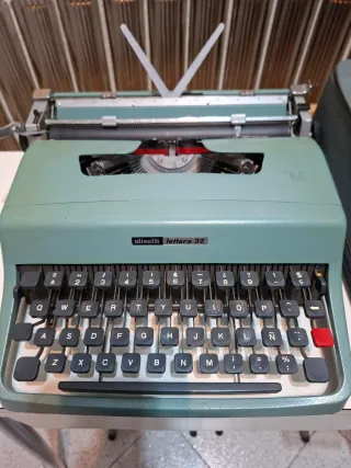 Máquina de escribir Olivetti lettera 32