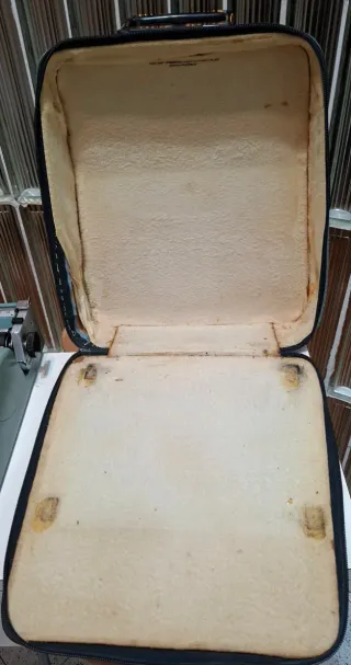 Máquina de escribir Olivetti lettera 32