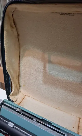 Máquina de escribir Olivetti lettera 32