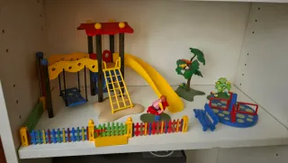 Autobús , colegio,parque,  hospital y casa.