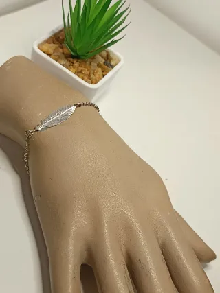 Pulsera plata de ley y pluma