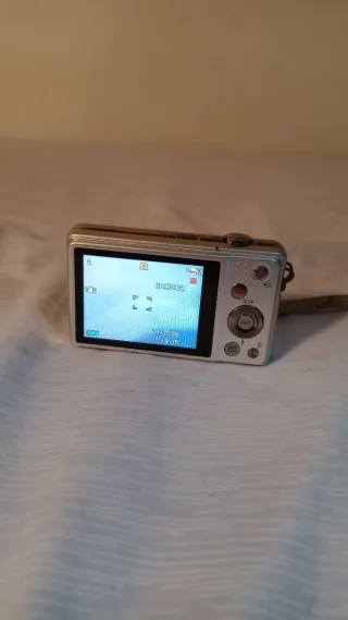 Cámara Casio Exilim EX-ZS100 Color Gris