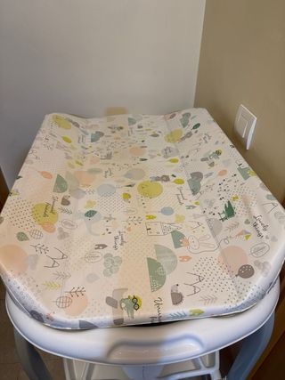 Cambiador y bañera para bebé se regala el cojín