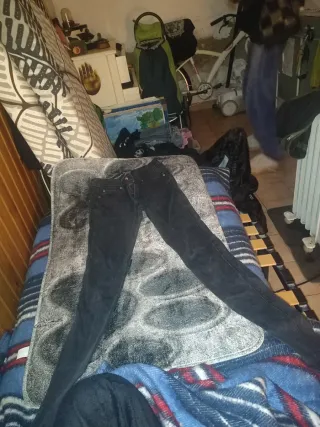 Pantalón pitillo como nuevo