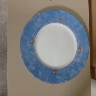 VAJILLA color blanco con banda azul.