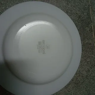 VAJILLA color blanco con banda azul.