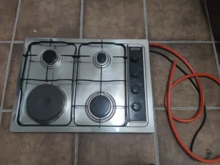 Cocina gas y eléctrica 3 fuegos y uno eléctrico