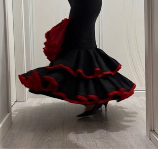 Traje Flamenca Negro y Rojo