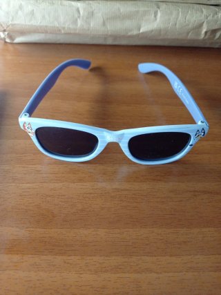 Lote de cubiertos, gafas de sol y Cartera infantil