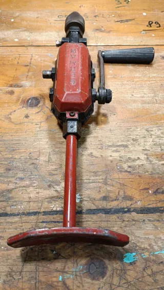 Vecchio trapano a mano Germani