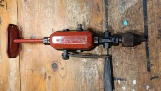 Vecchio trapano a mano Germani