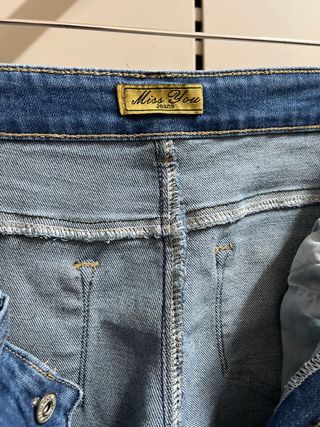 Pantalón vaquero pitillo.